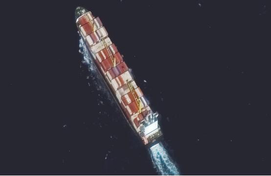 太嚣张了！2025年12月13日报道，美国官员透露：美军印度洋拦截驶向伊朗的中国