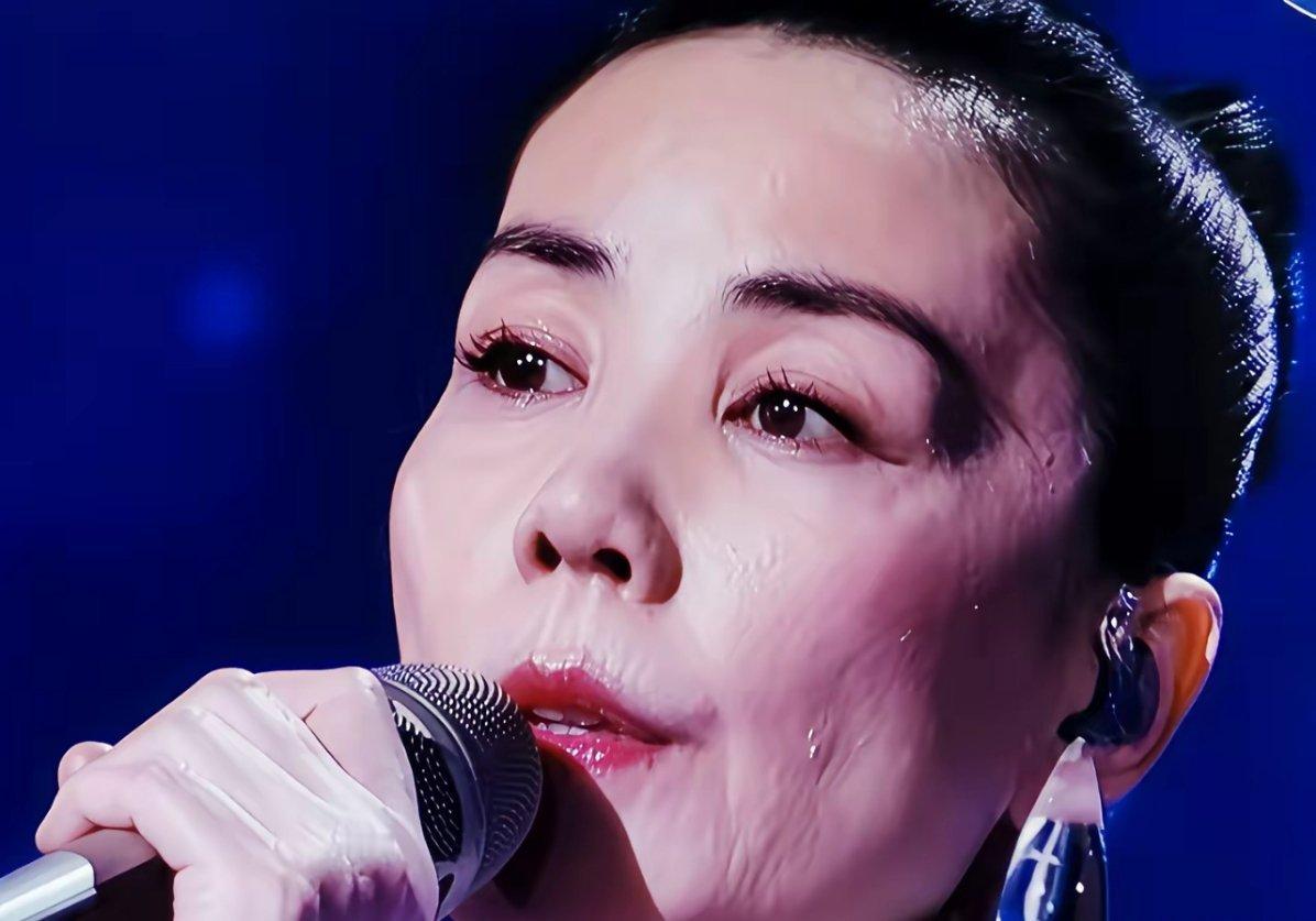 网友提议，结婚离婚超过两次的禁止他们上春晚，没看到她们有什么优点。