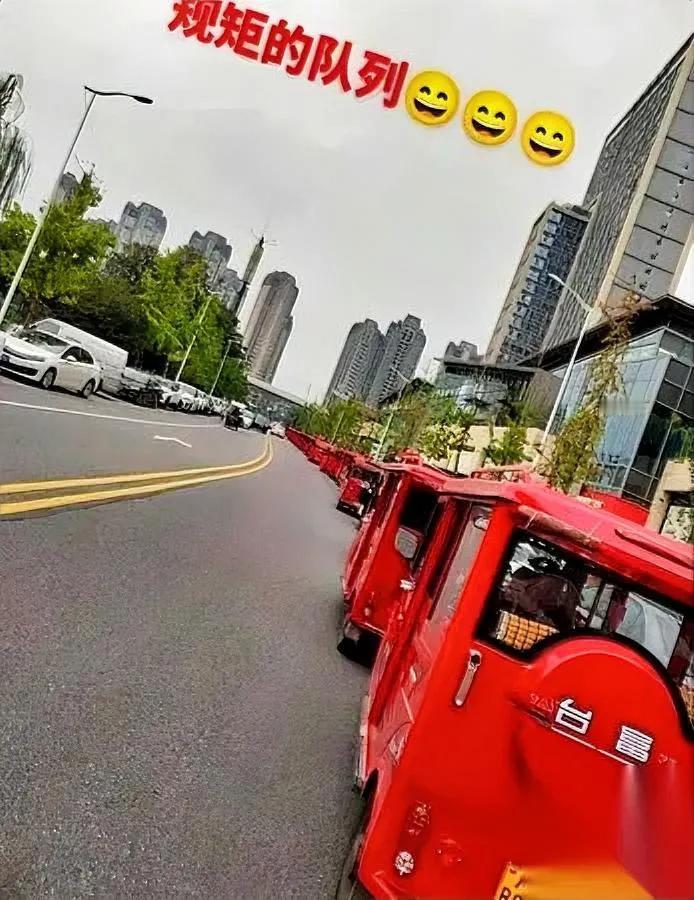 成都街头的对话，扎心到我关掉了网约车APP。火三轮大爷的一句话，戳穿了多少人