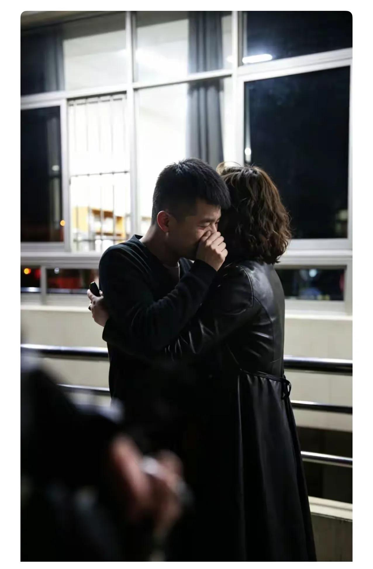 贵州一3岁男孩被拐后爸爸自尽25年后妈妈发现儿子竟是自己好友1991年冬