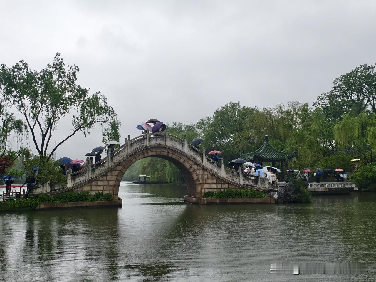 总以为扬州的24桥是24座桥，可真正到了之后才知道，原来还真不是那么回事。看