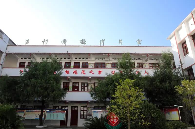 强烈建议，教育局长与中心校校长一定得从一线教师中产生！北师大调研显示，全国2