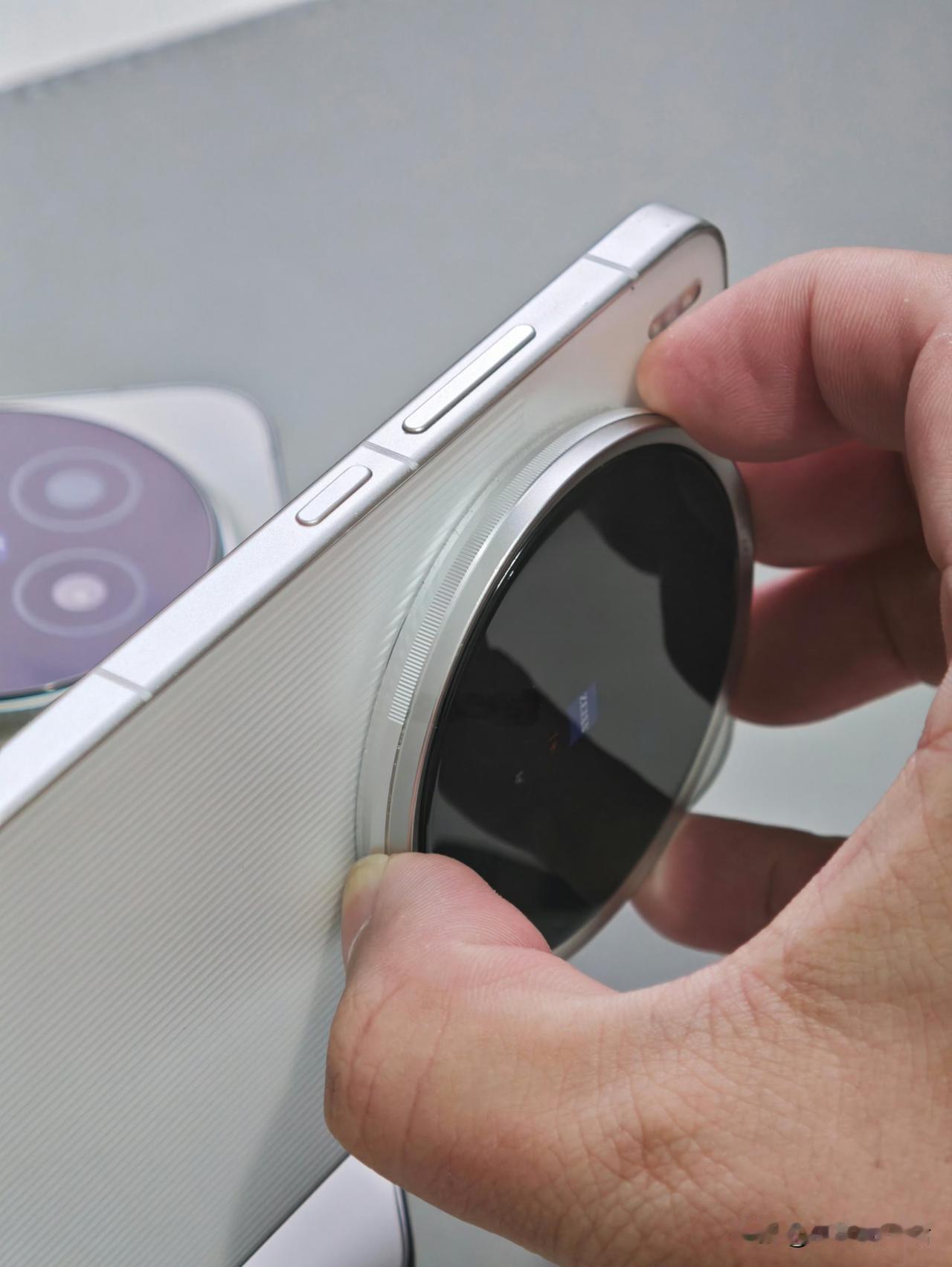 曝vivoX300Ultra暂定于明年3月份发布近日，据知名数码博主“数