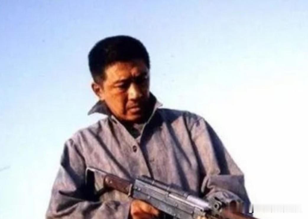 “我宁可重拍，也不会让他得逞！”2000年，导演陈国军筹拍《末路1997》，没想