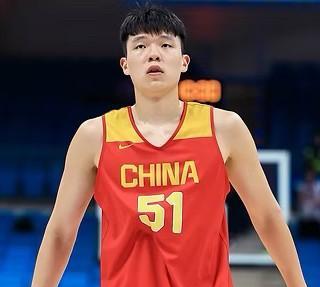 开拓者多给杨翰森进攻啊！一个落选秀，出手是小杨的2倍！我是没搞懂了，这个后卫乐