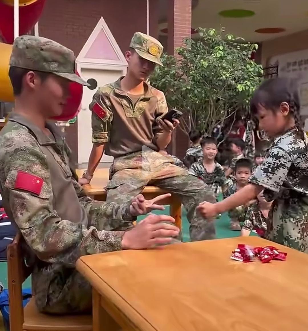 萌娃与教官猜拳赢糖果，结果萌娃5局全胜。如果继续比下去，第6局会有3种结果。你觉