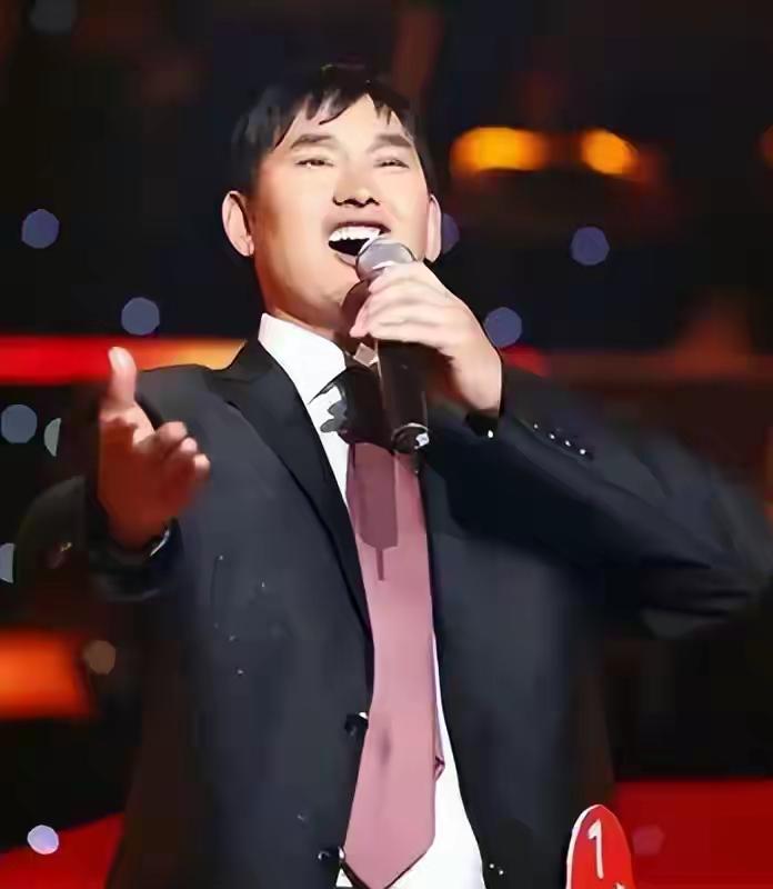 真可笑，马广福的唱歌水平是可以。对比大衣哥朱之文，也不过是彼此相当差不多。不能为