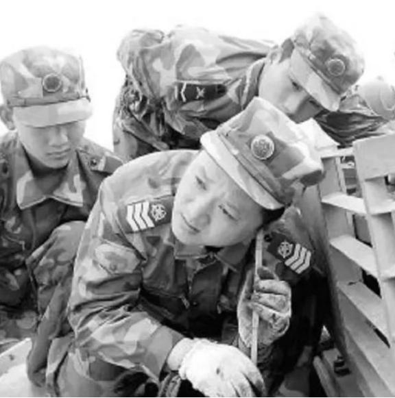 1986年，一个18岁的山东莱西小伙参军入伍，原本是冲着坦克兵去的，结果因为是初