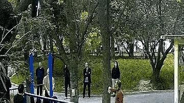 单杠夺命！北京丰台有位60多岁大爷，在公园单杠上天儿这么冷，他偏要用绳子