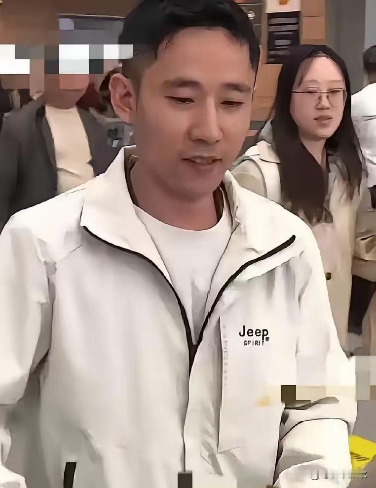 1993年，男婴出生3个月被父母卖掉，流落福建莆田。15岁，父母生了亲儿子，