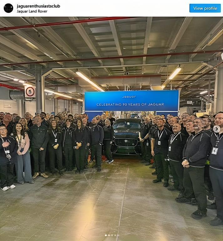 捷豹燃油时代落幕，竟是这般低调？！[吃瓜]英国时间12月19日，最后一辆