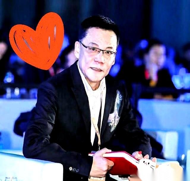 说说李国庆给李亚鹏捐款那100万的事。钱到账后，李亚鹏专门打了个电话过去，客客