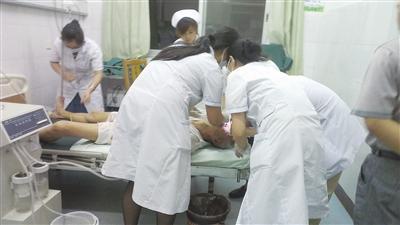 40岁男子头痛后昏迷, 医生扒下他的裤子, 发现了真正的病因