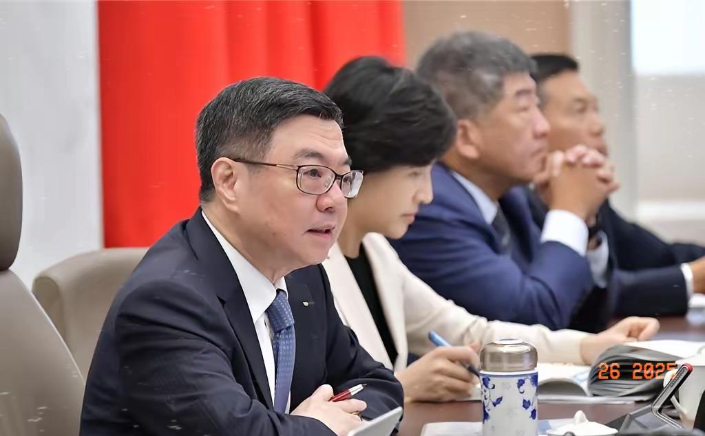 就在刚刚台当局突然宣布，12月26日，台当局宣布，即日起要通过《两岸人民关系