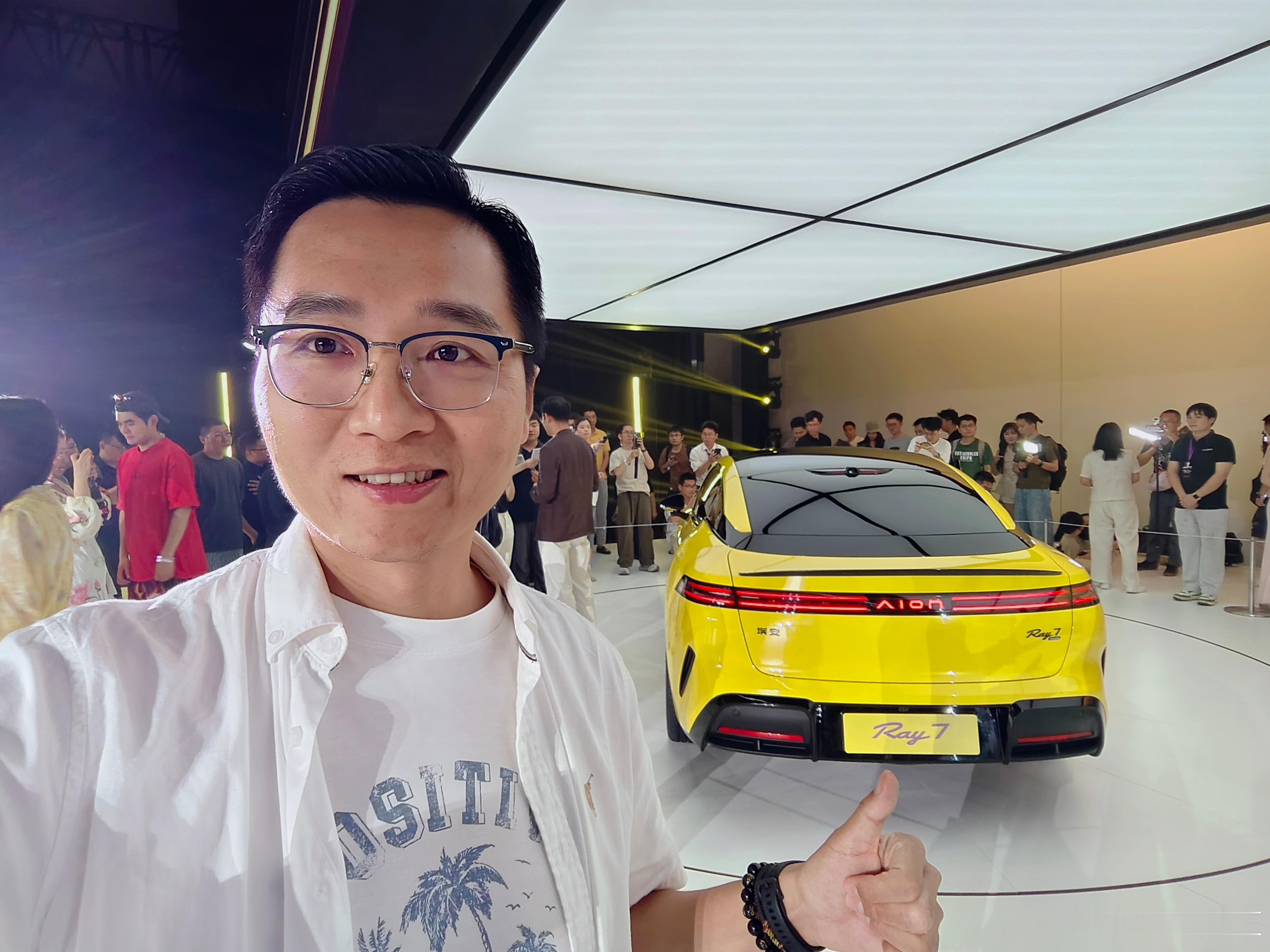 ☀️早安各位～明明离深圳就一步之遥，今天还是乖乖开启出差模式😂行李一背，机场冲冲冲✈️下一站——成