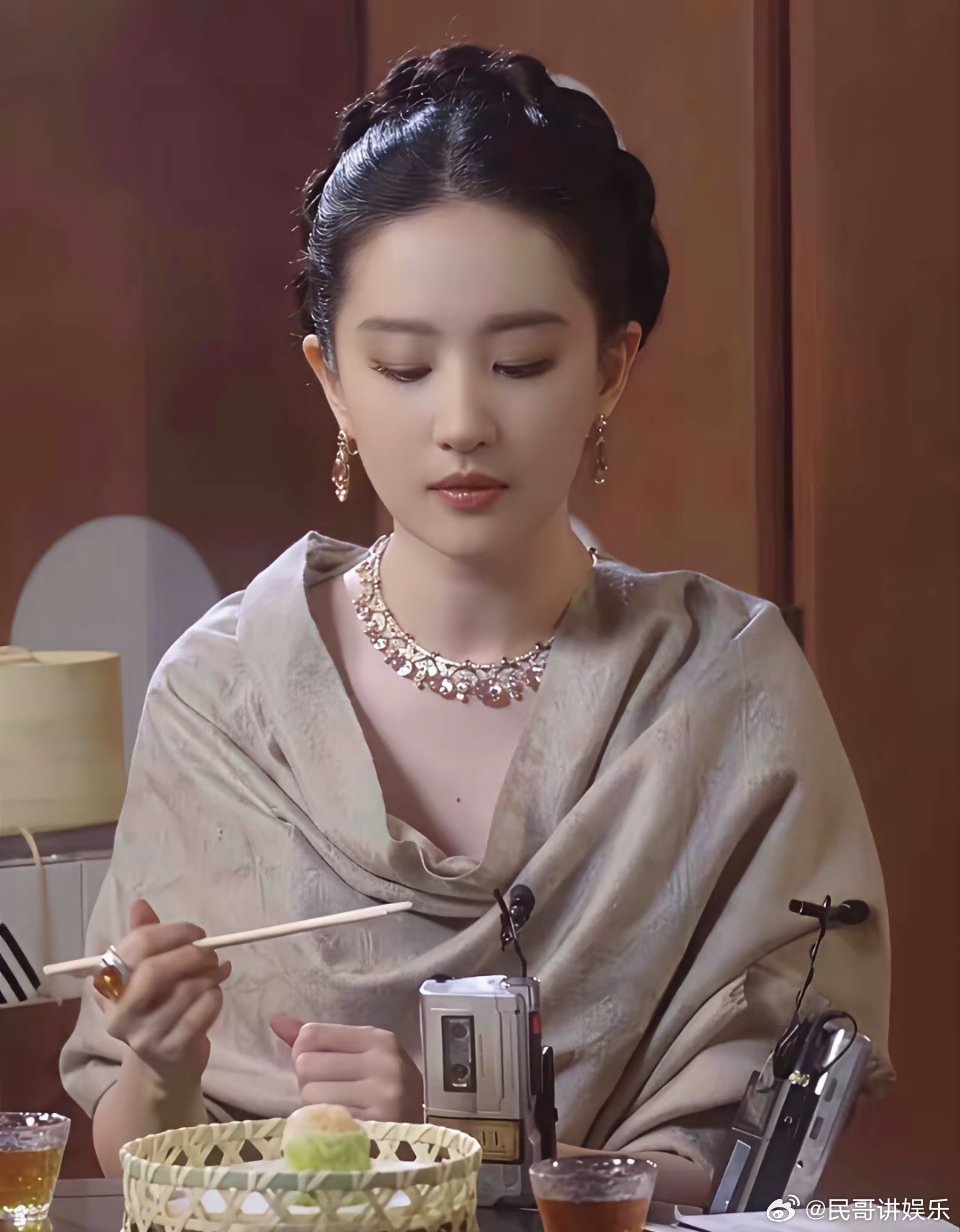 天啊真是震惊到我了！​原来刘亦菲在内娱的地位这么高，连白玉兰影后和今年靠《生万物