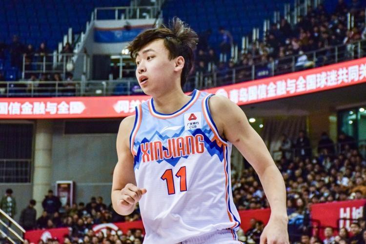 新疆男篮105-95北控男篮，一战彻底认清这4人1、劳森天山第一劳模，出战