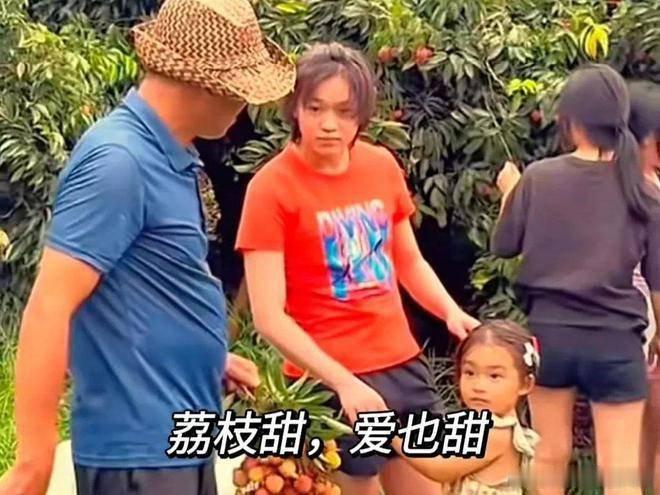 全红婵哥哥全进华热情招待，结伴品尝粤式美食后入园采摘荔枝。亲身劳作后...