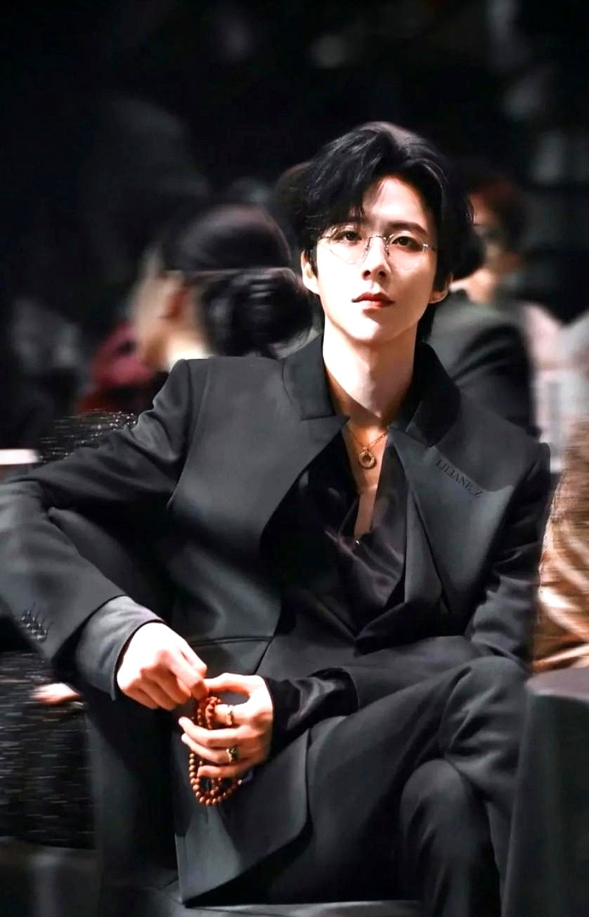 当年驻唱小哥，如今顶流男星。刘宇宁的经历，比剧本还精彩。他和前妻的短暂婚姻，如今
