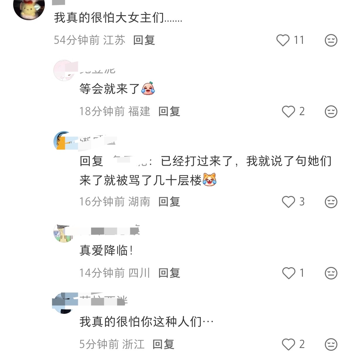 帖子是一个小女孩搞怪的照片，图一算反矫吧，不过还是有好多图二的评论，不想说什么了