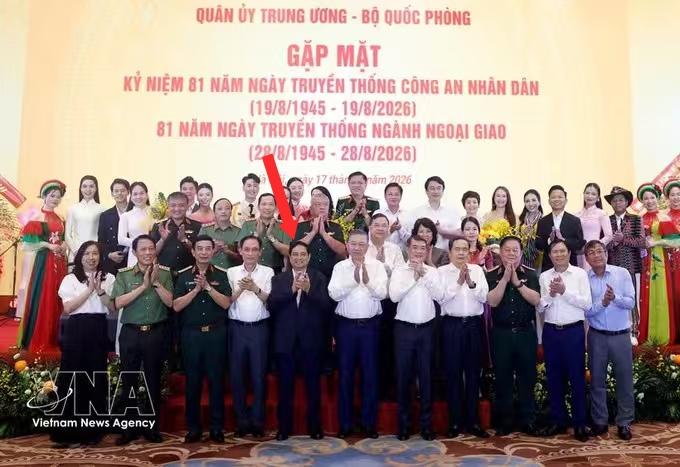 退休后的范明政，仍然很喜欢参加越南公安部的活动！8月17日，越南军委和国防部
