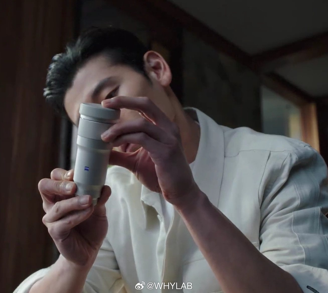 感受一下vivoX300Ultra的摄影师套装，全新专业摄影手柄，口红