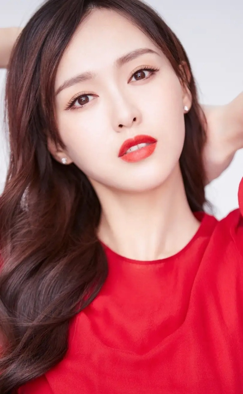 当红女星唐嫣写真合集：优雅唯美、天生丽质！