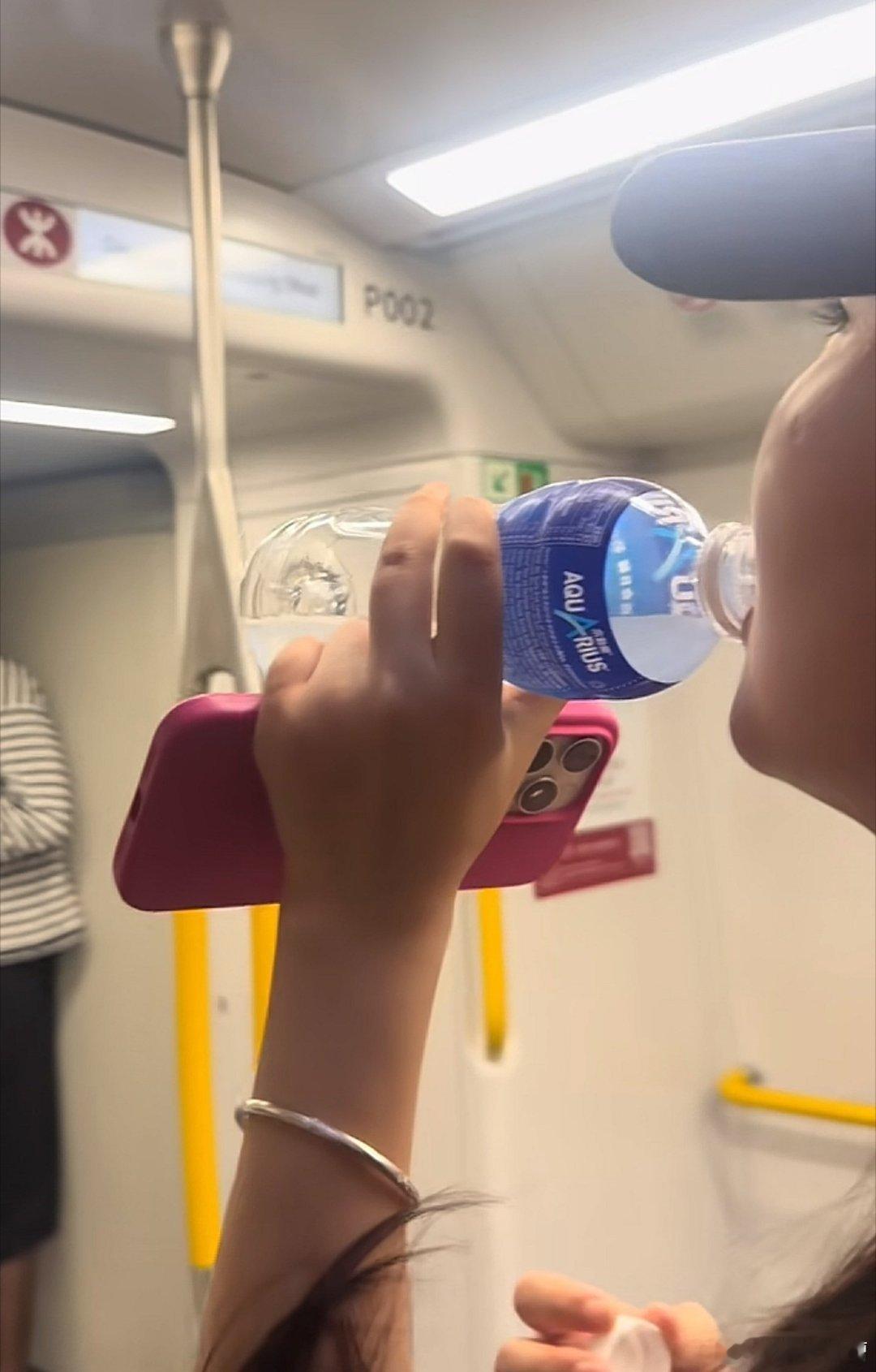 香港地铁不让喝水被罚1000？这种规定也能忍？