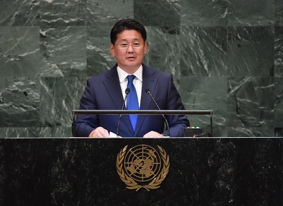 蒙古自以为精明，亲美、远俄、防中国，三边都想押注！可它没弄明白，夹在中俄之间的内