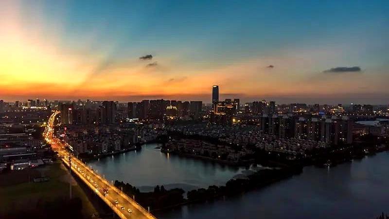 每天通勤3小时，你扛得住吗？我前同事就这么干了好几年，早上6点50出门，电瓶车