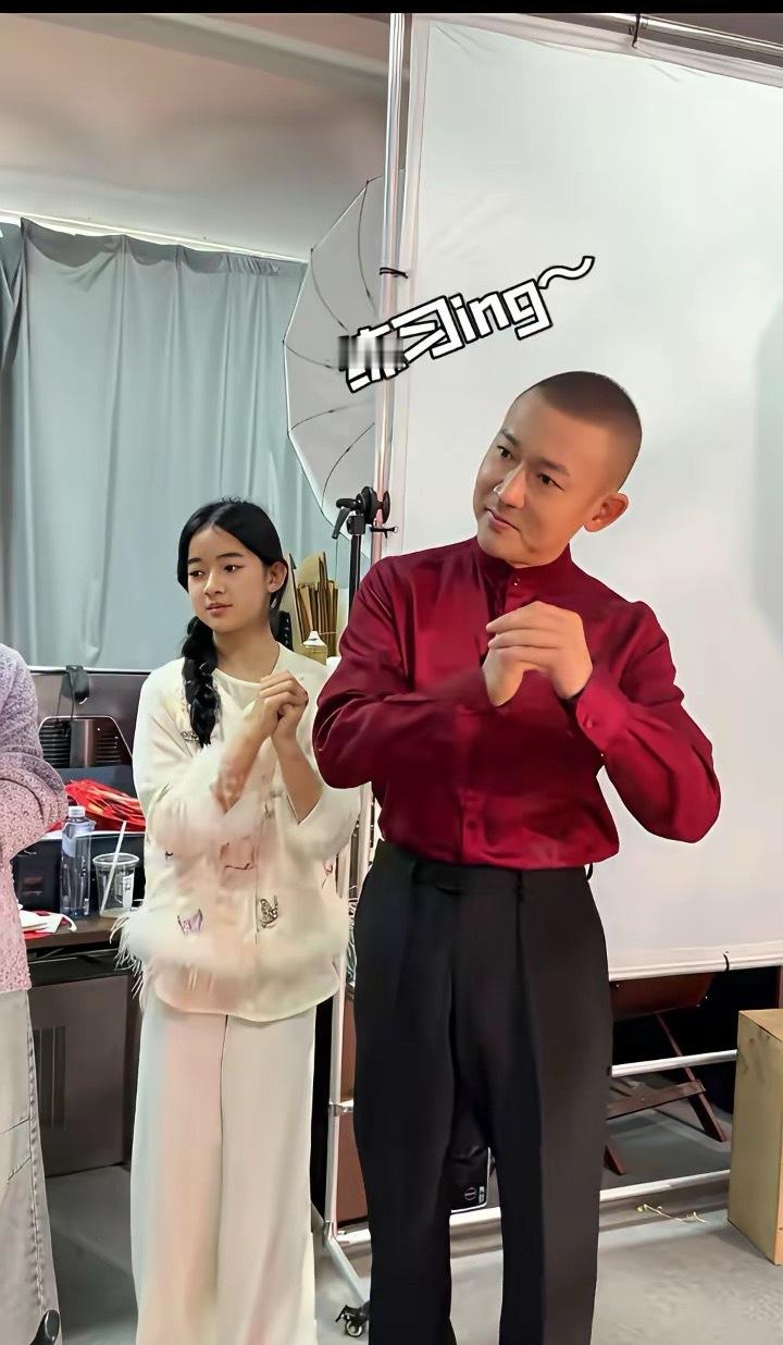 聂远的女儿，有点像年轻时的梅婷，眉清目秀，很漂亮，聂远好幸福，有这么好的女儿，很