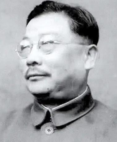 1940年，李克农出门时，发现黄包车夫是国民党特务假扮的，他却坐上了对方的车就出