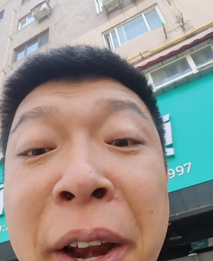 8万块钱买卡罗拉转手卖不出去了，砸手里边了。1.2T排量，10个油谁敢买？我开始