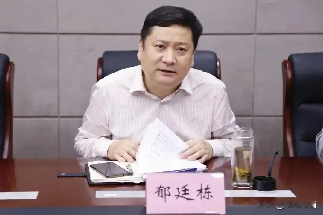 如果你就在7月26号那个郁某栋和赵某峰的饭局上，面对那个女孩的求助和遭遇，你敢出