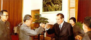 西湖藏雷疑云连夜排查保安全尼克松访华，西湖游览竟暗藏杀