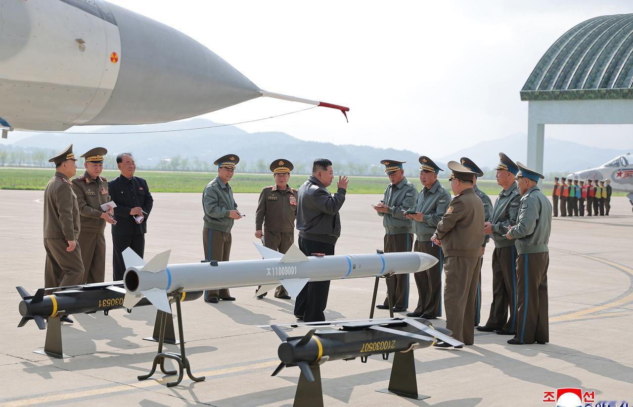 在可以预见的未来，朝鲜的米格-29B战斗机或将能够携带16枚主体小直径炸弹😈