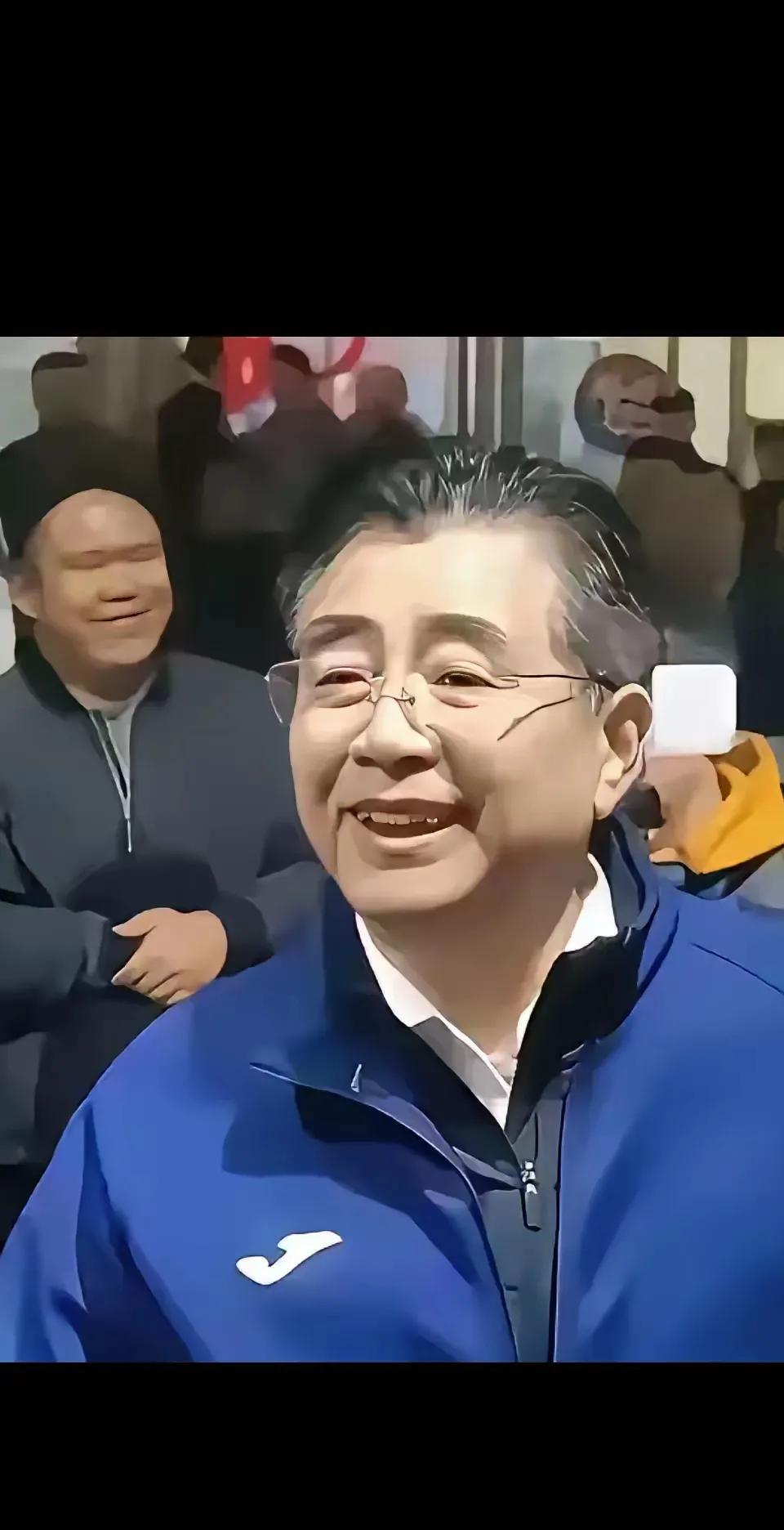 国足目前在亚洲就是妥妥的三流球队了，跟日本玩不过技术，跟澳大利亚玩不过身体对抗，