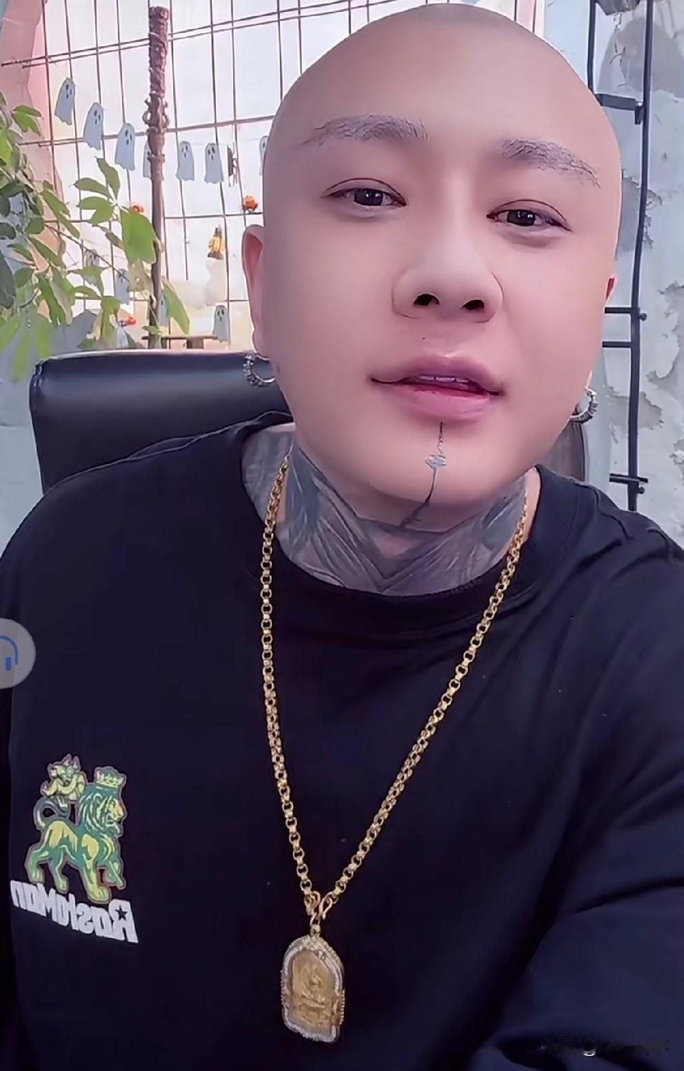  方丈怒诉旗下艺人，别忘了了来时路！           