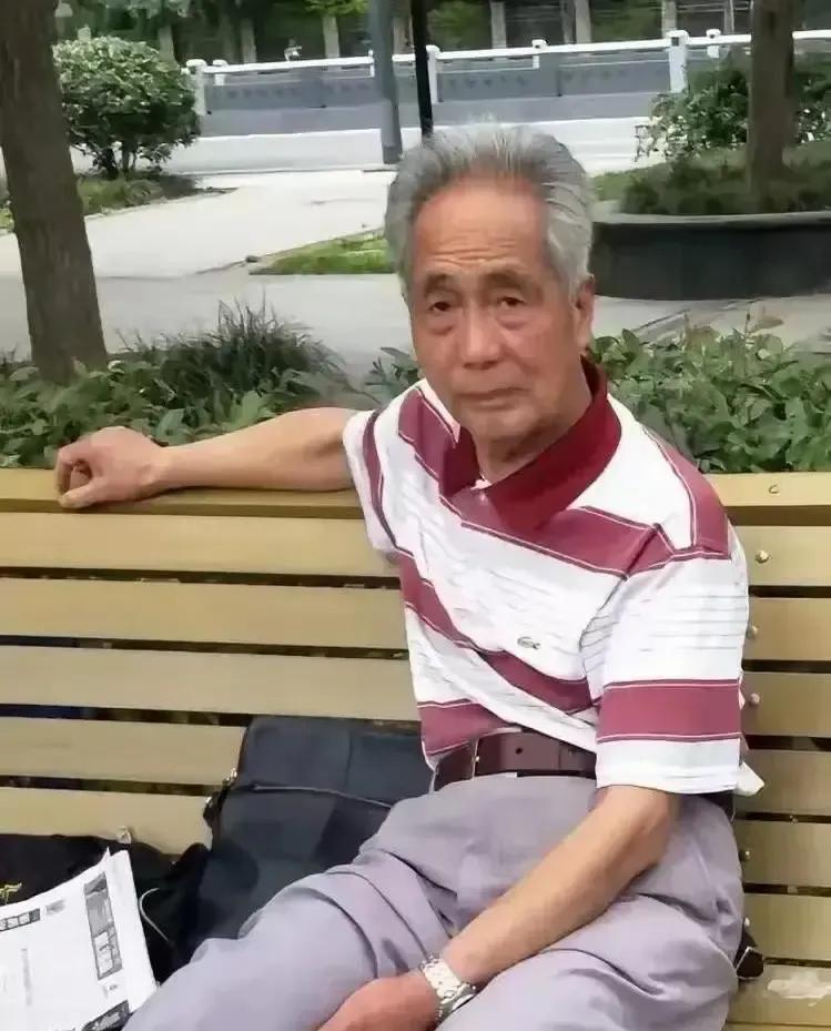 我朋友二婚第六年，给老伴儿子掏了三十万首付，自己心梗住院三天，她只送来一次苹果，