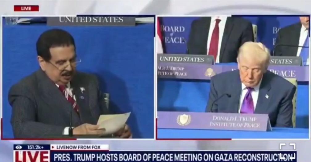 全球镜头锁定！华盛顿刚刚踢开联合国的牌匾，强推“和平理事会”上马，特朗普却在第一