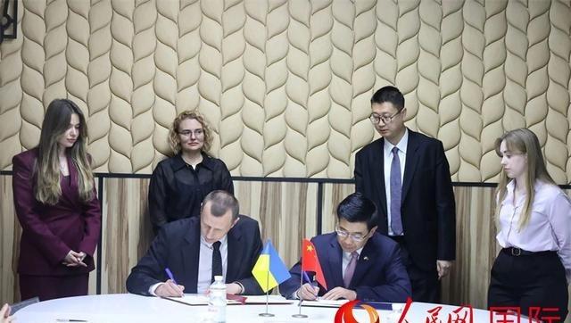 8万吨！东大和乌克兰，在4月6日签署了乌克兰小麦粉输华议定书，首批是8万吨，