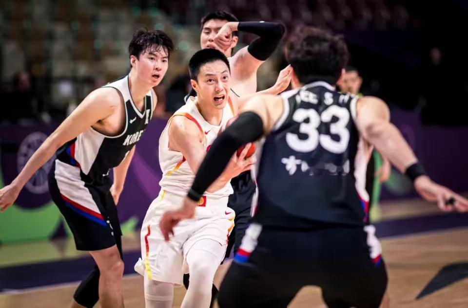 国家队并不应该把宝押在胡明轩一个人身上！郭士强用人得有针对性！面对什么样的球队用