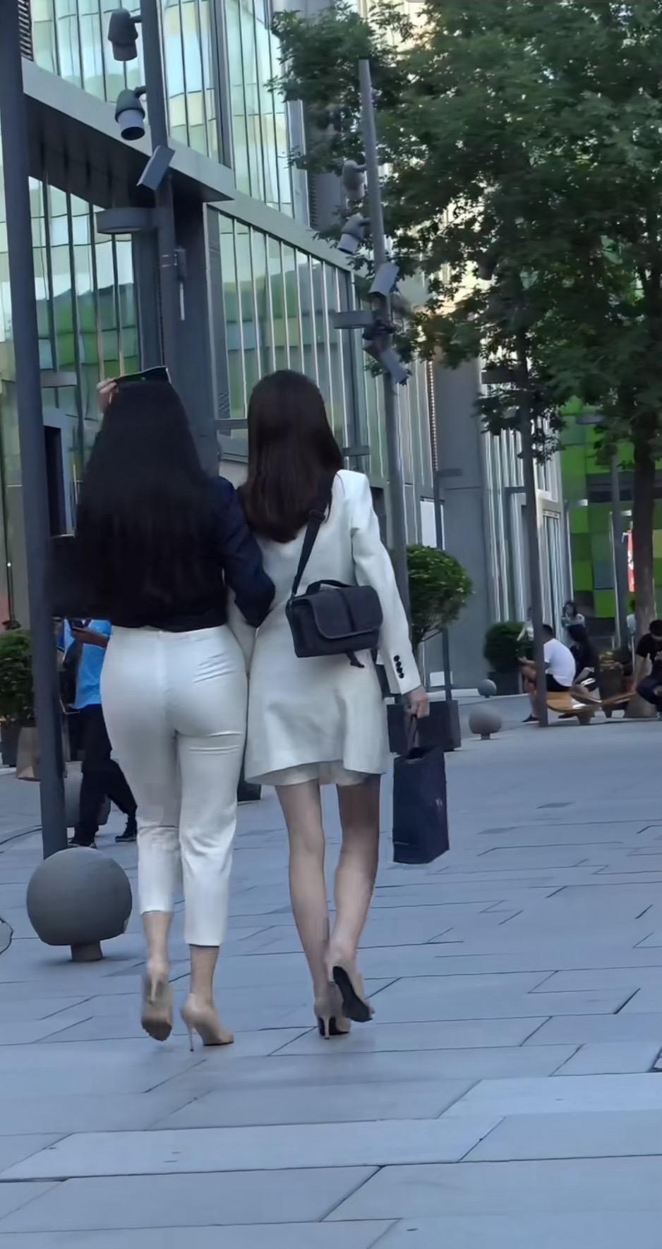 街拍穿搭 美女 女神 大长腿的秘密
