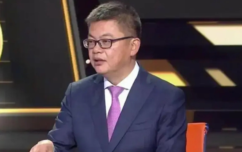 杨毅和苏群这两个篮球解说，据说这些年有矛盾，不怎么来往了。你们喜欢谁？他们俩解