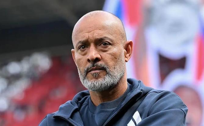 英超西汉姆联队主教练努诺的合同，可能是全欧洲最狠的一份。里面白纸黑字就一条：球队