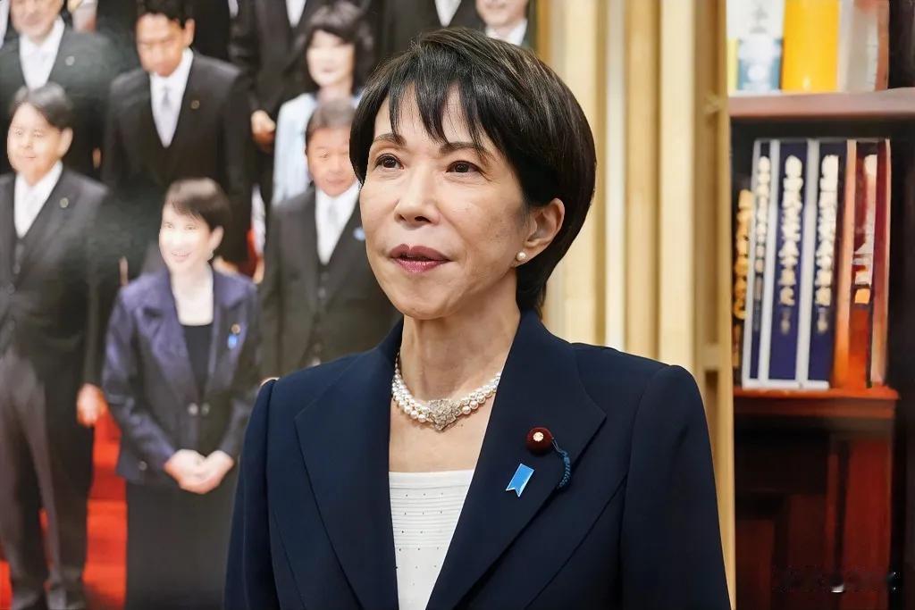 在日本生活多年的朋友回国小聚，饭桌上闲聊起那边的局势。他喝了口茶说，现在当地不少