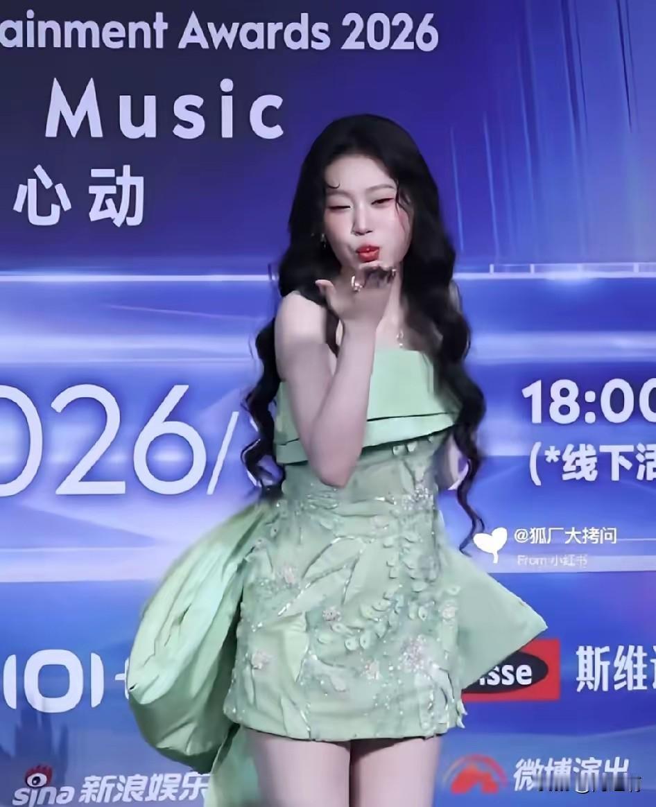 小沈阳女儿现在看着是挺漂亮啊，很有辨识度出道即巅峰说的就是小沈阳姑娘了，小小年