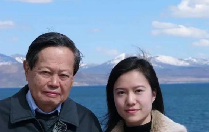 [点赞]你敢信，杨振宁的大儿子直接跟人说：“翁帆压根不像我后妈，更像我爸的亲妹