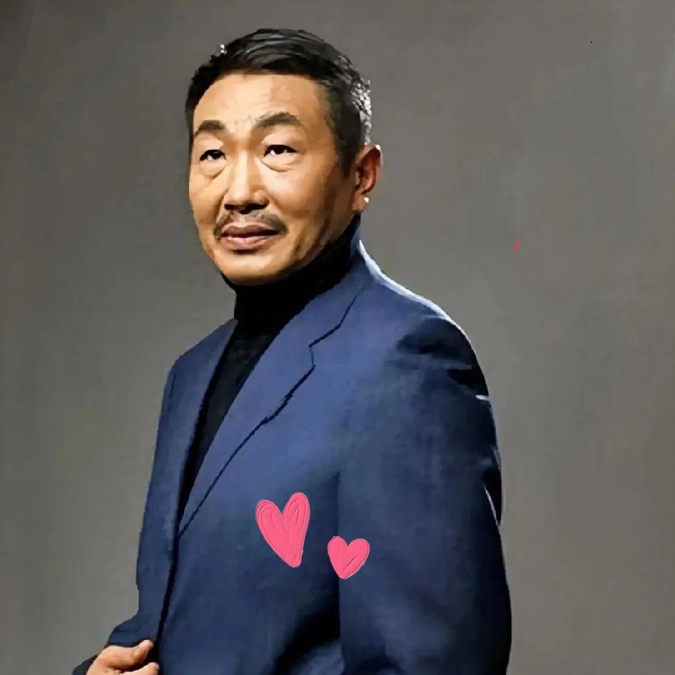 演员杜源说：“苦着自己不能苦着老婆，穷着自己不能穷老婆，我在外面拼命挣钱，就是回