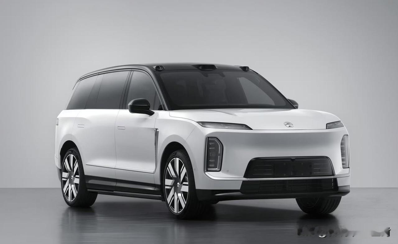 蔚来ES9证件照公布。这外观怎么说？感觉有点魁梧、有点霸气哦。看了下车身尺